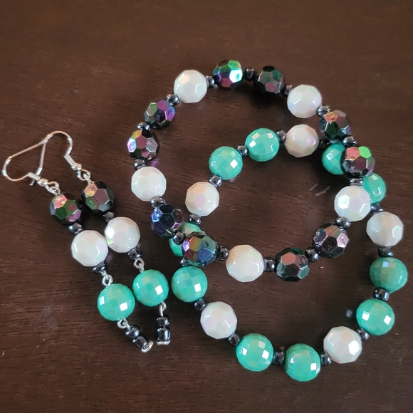 Iridescent Bracelet and Earrings Set - Picture 8 of 15